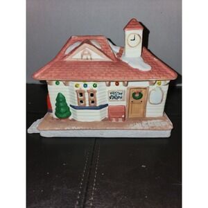 1990 Dickensville Weston Station Porcelain Light House No Cord